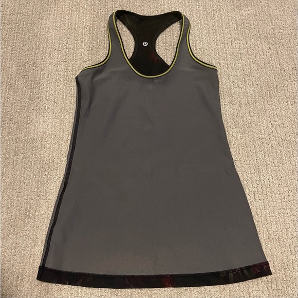 NWOT lululemon reversible tank top- size 6 - Picture 3 of 3